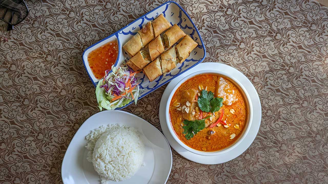 Massaman Chicken Curry, Tonkow Restaurant
